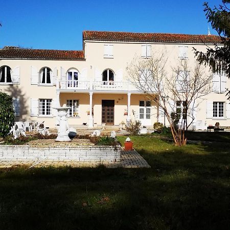 Le Clos Des Cedres B&B ラ・ロシュフコー エクステリア 写真