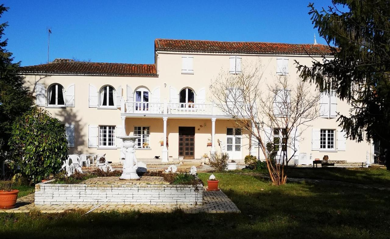 Le Clos Des Cedres B&B ラ・ロシュフコー エクステリア 写真