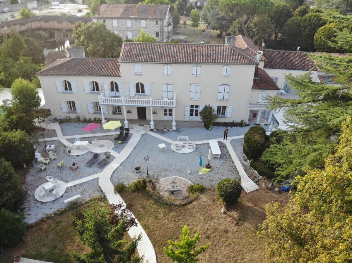 Le Clos Des Cedres B&B ラ・ロシュフコー エクステリア 写真