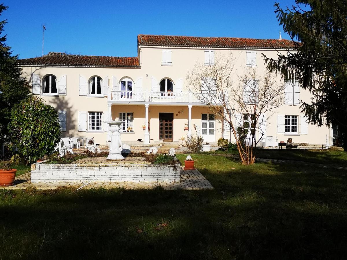 Le Clos Des Cedres B&B ラ・ロシュフコー エクステリア 写真