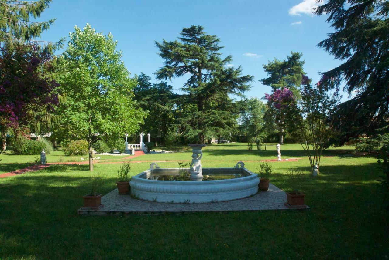 Le Clos Des Cedres B&B ラ・ロシュフコー エクステリア 写真