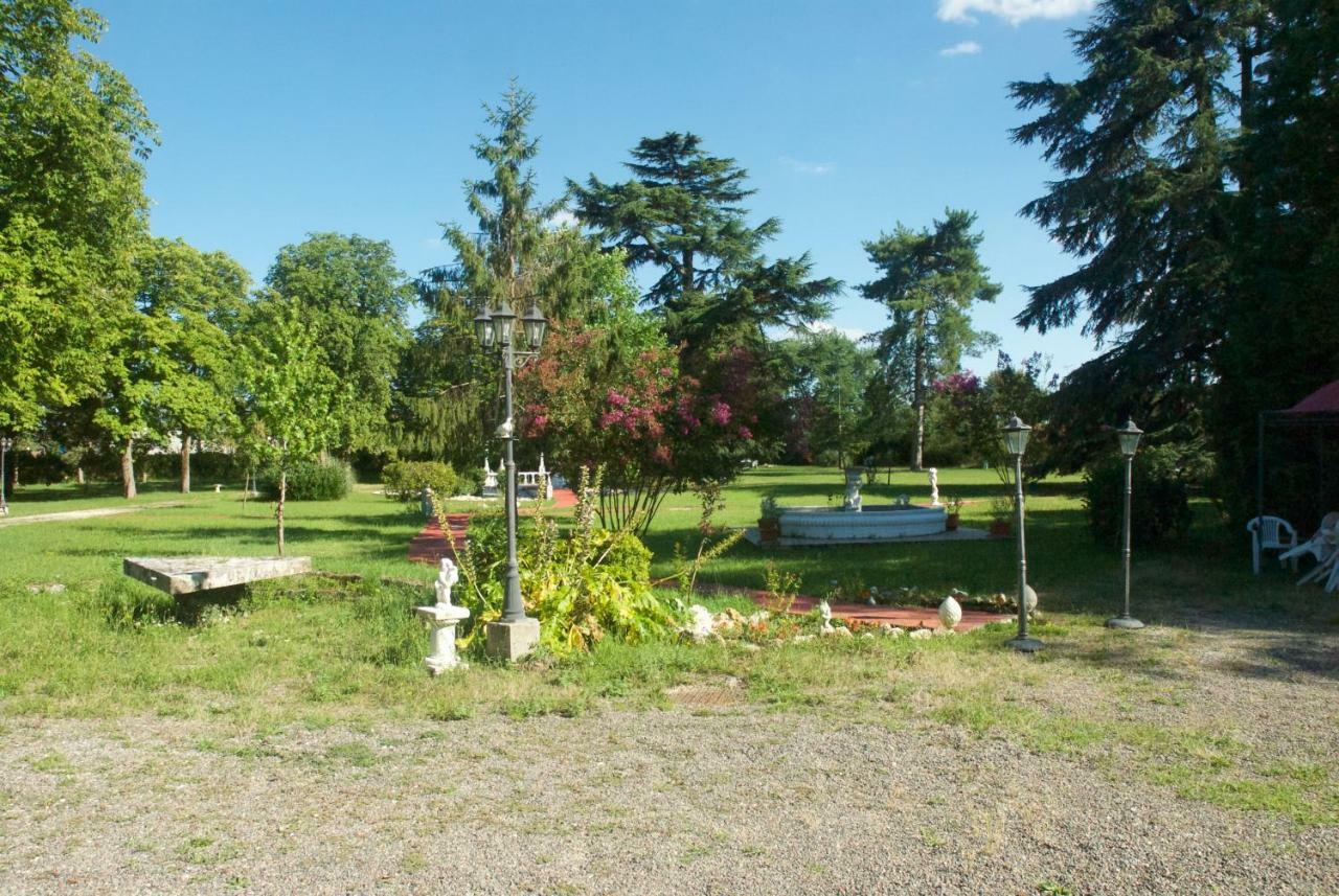 Le Clos Des Cedres B&B ラ・ロシュフコー エクステリア 写真