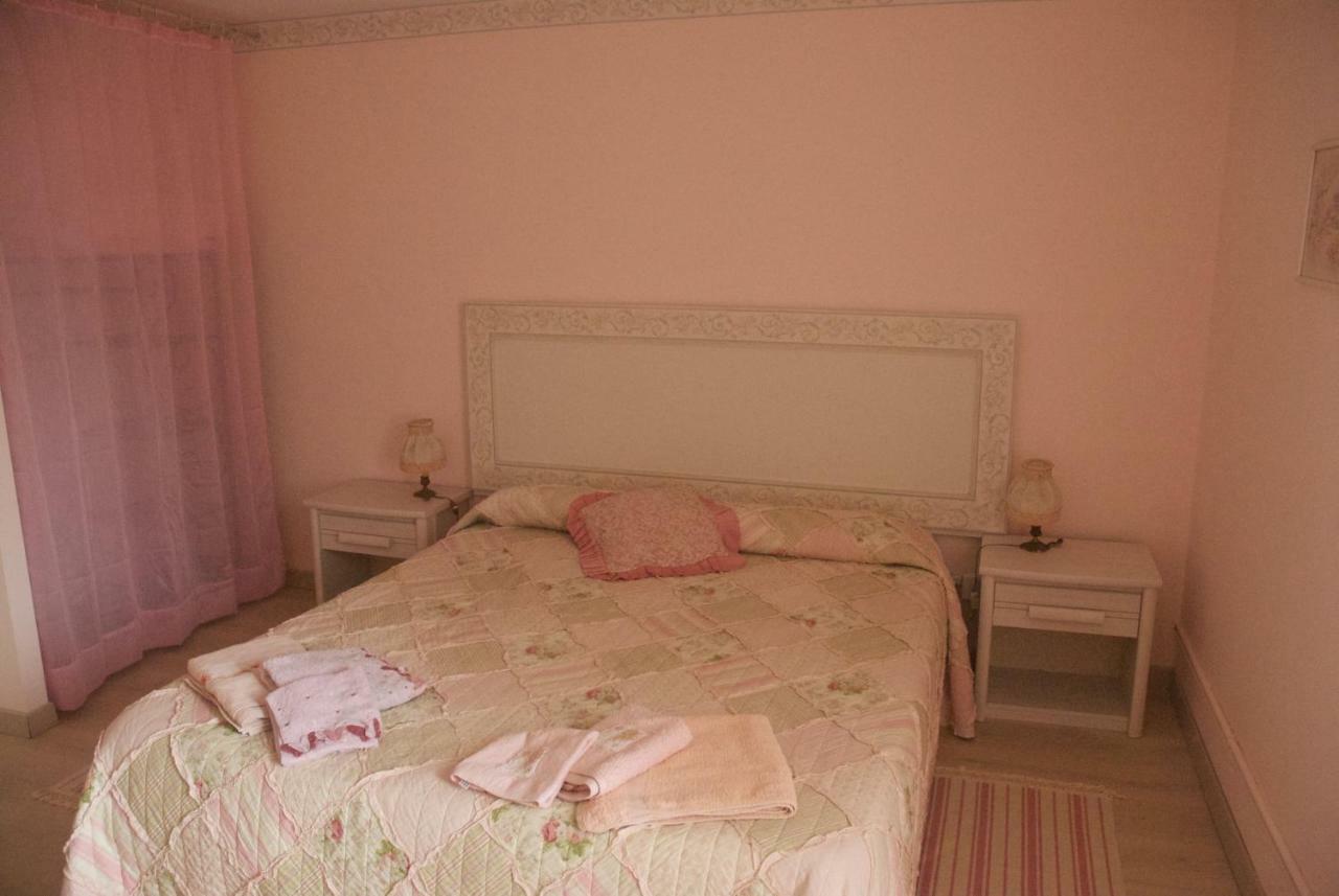 Le Clos Des Cedres B&B ラ・ロシュフコー エクステリア 写真