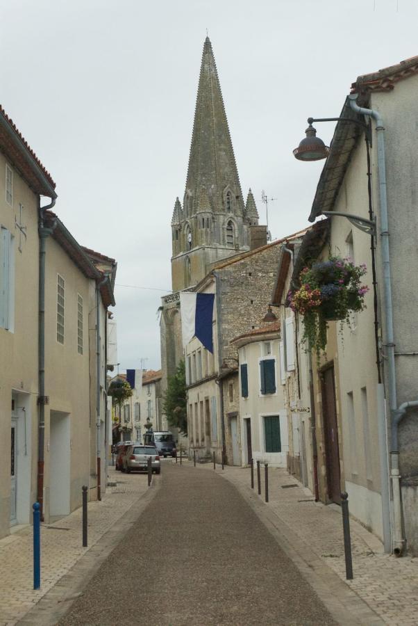 Le Clos Des Cedres B&B ラ・ロシュフコー エクステリア 写真