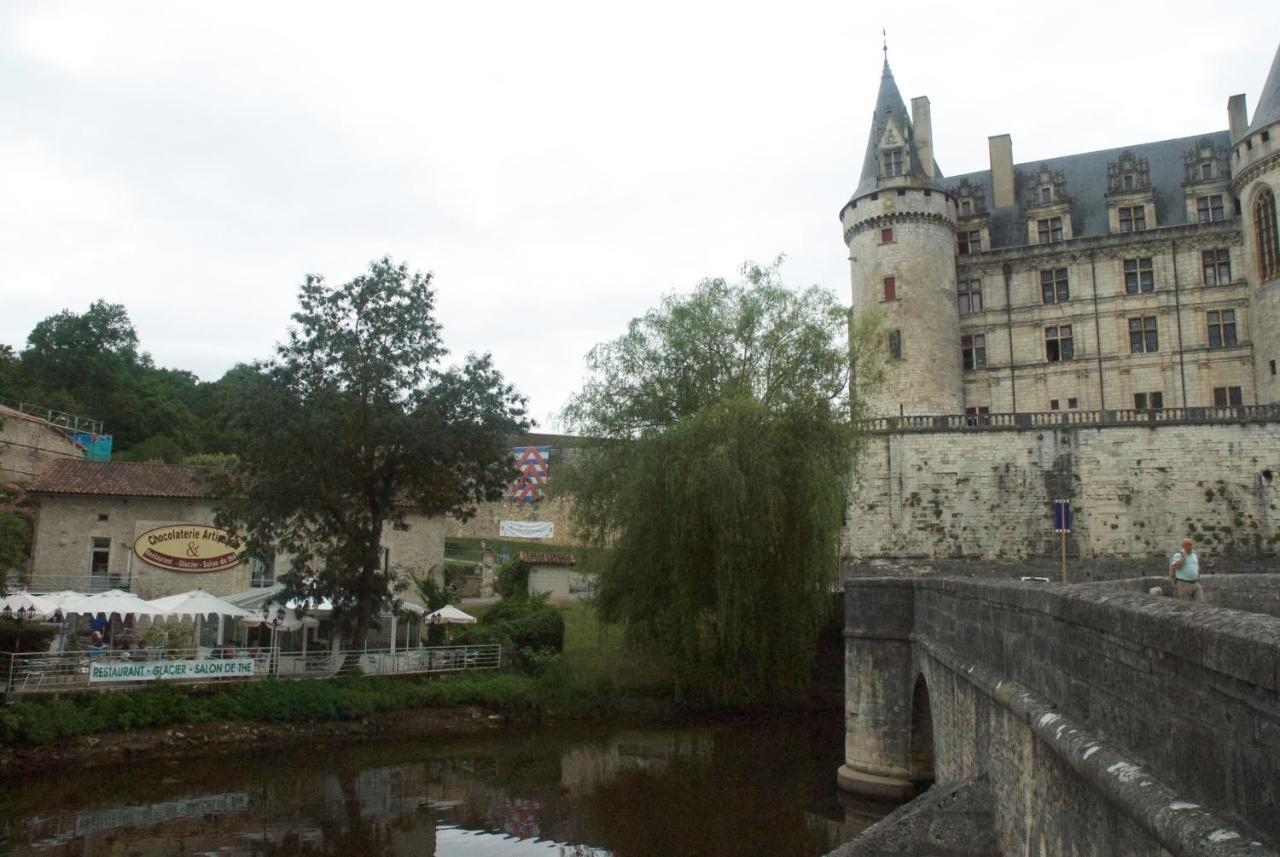 Le Clos Des Cedres B&B ラ・ロシュフコー エクステリア 写真
