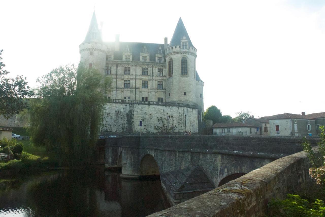 Le Clos Des Cedres B&B ラ・ロシュフコー エクステリア 写真